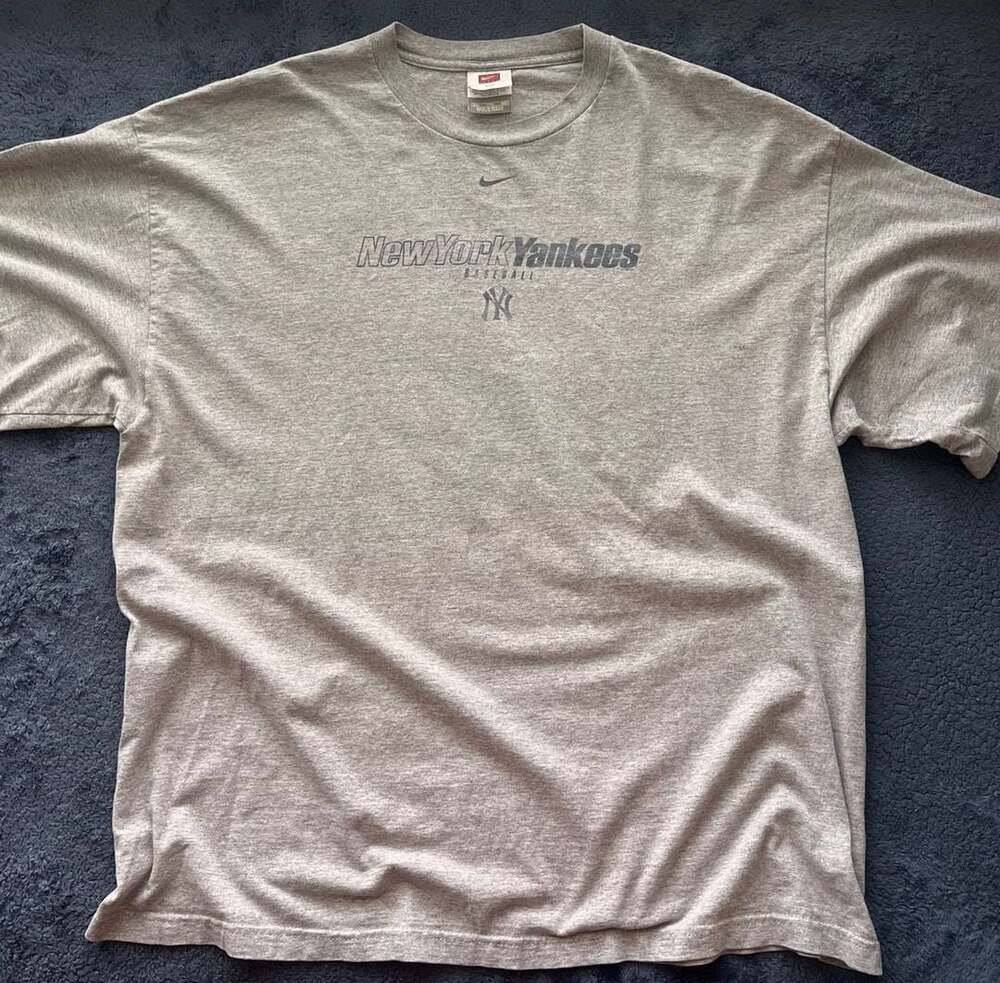 Vintage Y2K Nike New York Yankees MLB Gray T-Shirt XXL